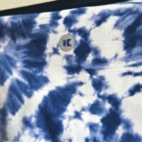 2/$15 Rbx - Blue and White Tie-Dye Activewear Capris With Side Pockets - Size XL - Picture 5 of 5